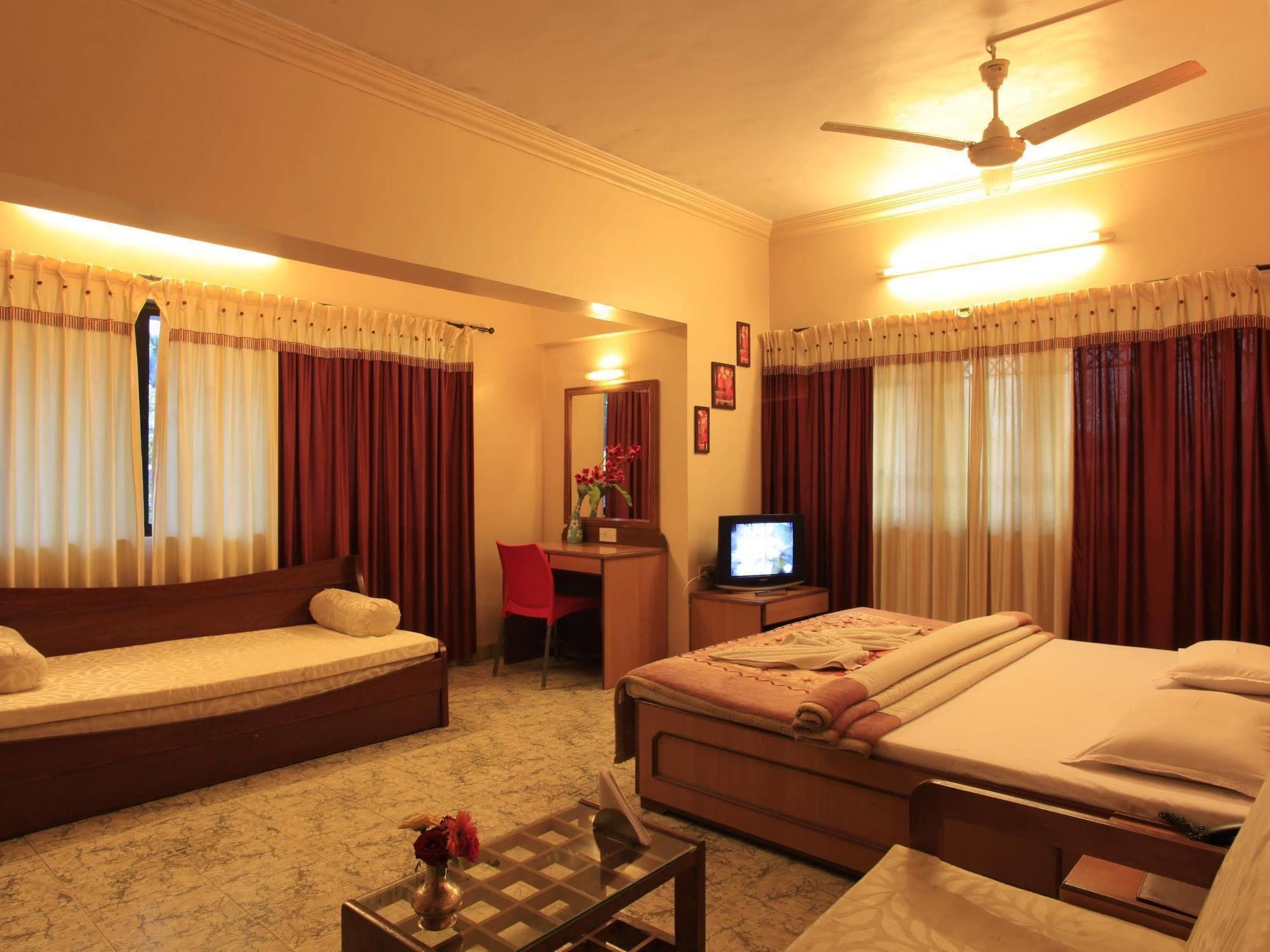 Hotel Sahyadri Alibág Kültér fotó